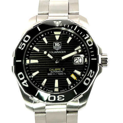 TAG Heuer Aquaracer Uhr mit schwarzem Zifferblatt und silbernem Armband, Modell Calibre 5, 300m Wasserdichtigkeit