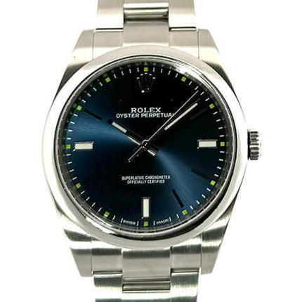 Rolex Oyster Perpetual 39 Ref. 114300 Blaues Zifferblatt, Edelstahlgehäuse, und -armband, poliert und satiniert, 39 mm, Saphirglas, Wasserdicht bis 10 bar.