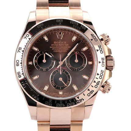 Rolex Cosmograph Daytona 116505 Everose-Gold mit chocolatefarbenem Zifferblatt und drei schwarzen Totalisatoren.