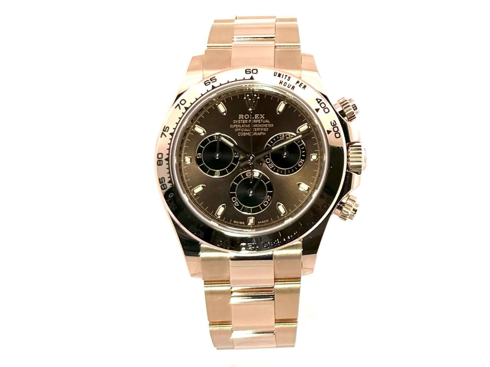 Rolex Cosmograph Daytona 116505 Everose-Gold Uhr mit schokoladenfarbenem Zifferblatt, schwarzen Totalisatoren und poliertem Oyster-Armband.