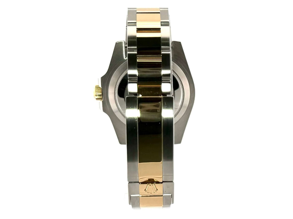 Rückseite des Rolex Submariner Date 116613LB Edelstahl / Gelbgold-Armbands mit poliertem und satiniertem Finish.