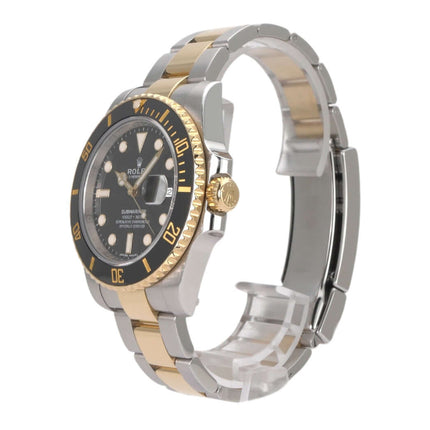 Rolex Submariner Date Edelstahl Gelbgold 116613LN Armbanduhr, zweifarbiges Design mit schwarzer Keramiklünette, seitliche Ansicht.