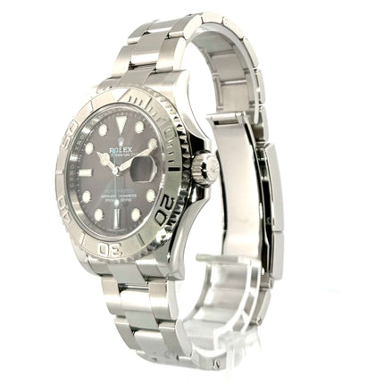 Rolex Yacht-Master 116622 Edelstahl mit Platin-Lünette und Rhodium-Zifferblatt, 40 mm Gehäuse, poliertes und satiniertes Edelstahl-Armband.