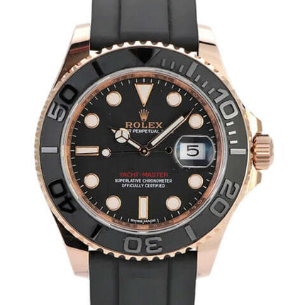 Rolex Yacht-Master 116655 in Everose-Gold mit schwarzem Zifferblatt und Oyster Kautschukband.