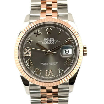 Rolex Datejust 36 Ref. 126231 Rhodium Römisch Diamant Jubile-Band in Edelstahl und Everose-Gold, 36 mm mit dunklem Rhodium Zifferblatt.