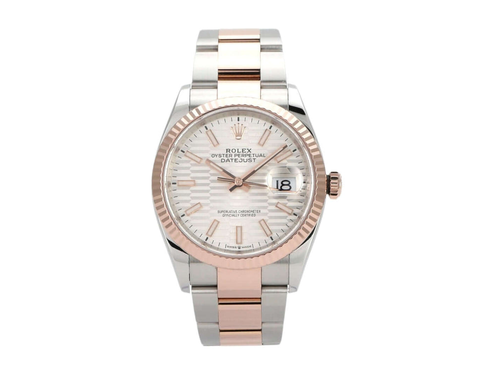 Rolex Datejust 36 aus Oystersteel und Everose-Gold, silbernes Zifferblatt mit Riffelmuster, Ref. 126231.