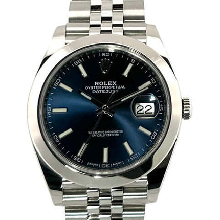 Rolex Datejust 41 Edelstahl 126300 Blau Jubile-Band, poliertes und satiniertes Edelstahlgehäuse mit blauem Zifferblatt und Leuchtindizes, 41 mm.