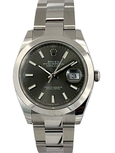 Rolex Datejust 41 Edelstahl 126300 mit rhodiumfarbenem Zifferblatt und poliertem Edelstahlgehäuse sowie Oysterband.