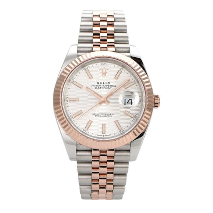 Rolex Datejust 41 Edelstahl Everose-Gold 126331 mit silbernem Zifferblatt und Jubile Armband aus 18 kt Everose-Gold.