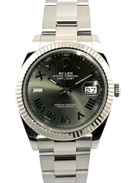 Rolex Datejust 41 Ref. 126334 mit Rhodium-Zifferblatt und römischen Ziffern, Edelstahlgehäuse und -armband, 41 mm, 18 kt Weißgold Lünette.