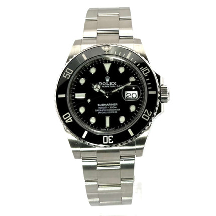 Rolex Submariner Date 126610LN aus Edelstahl mit schwarzem Zifferblatt und Lünette, Oysterarmband, Leuchtindizes und Leuchtpunkten.