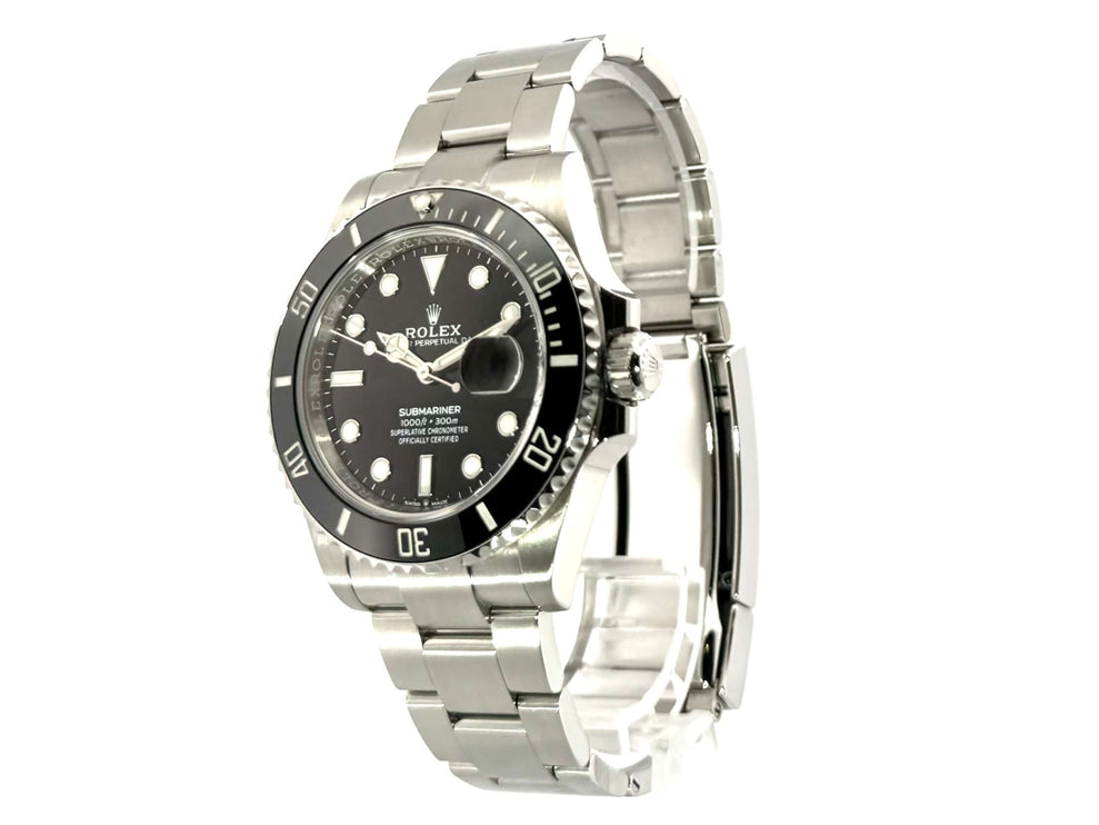 Rolex Submariner Date 126610LN Edelstahlgehäuse und schwarzes Zifferblatt.