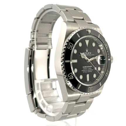 Rolex Submariner Date 126610LN aus Edelstahl, schwarzes Zifferblatt und Keramik-Lünette, elegantes und robustes Design.