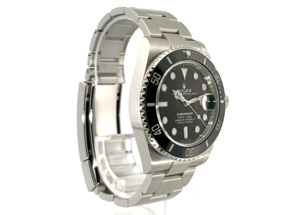 Rolex Submariner Date 126610LN aus Edelstahl, schwarzes Zifferblatt und Keramik-Lünette, elegantes und robustes Design.