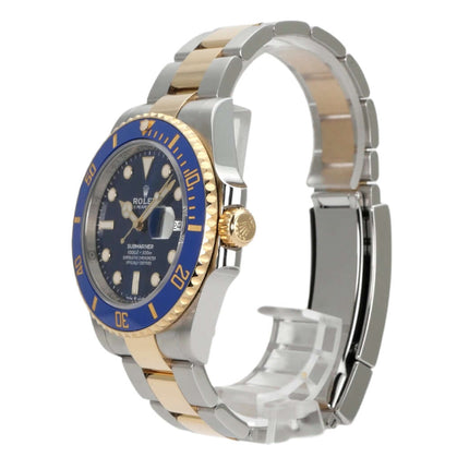 Rolex Submariner Date 41 Edelstahl Gelbgold 126613LB seitliche Ansicht mit blauem Zifferblatt und drehbarer Lünette.