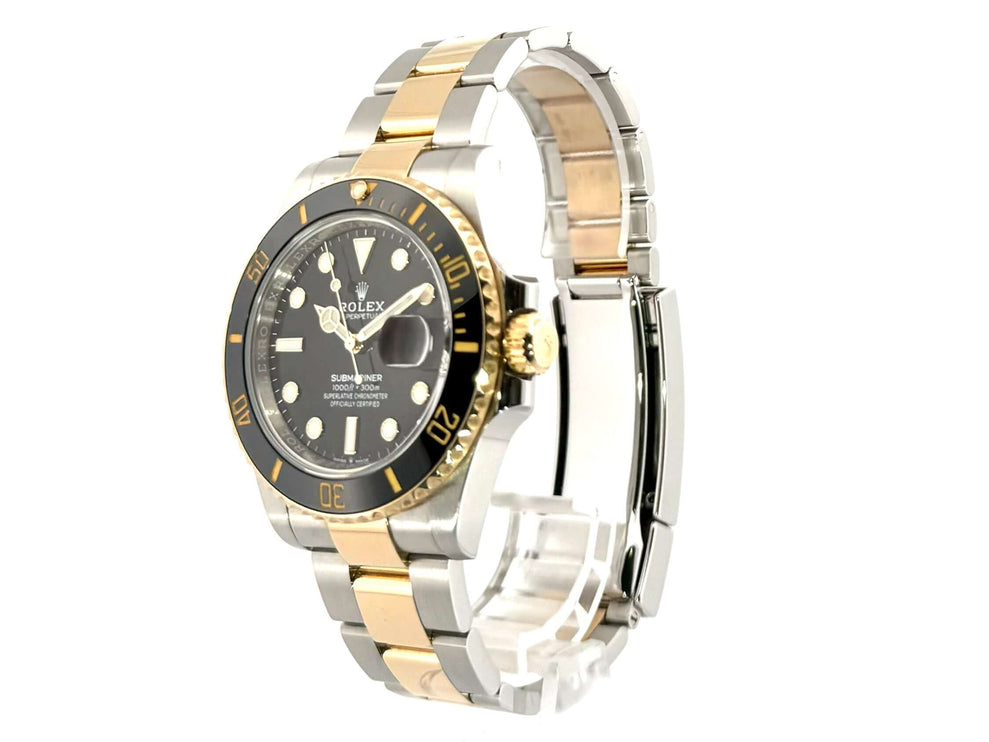 Rolex Submariner Date 41 Edelstahl Gelbgold 126613LN mit schwarzem Zifferblatt und Oyster Armband aus Edelstahl und Gelbgold.