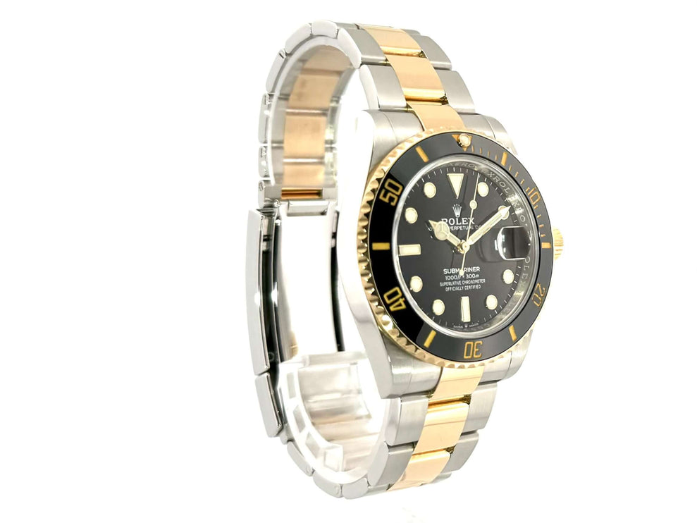 Rolex Submariner Date 41 Edelstahl Gelbgold 126613LN, poliertes und satiniertes Edelstahlgehäuse, schwarze Keramiklünette, schwarzes Zifferblatt, 2022 Modell