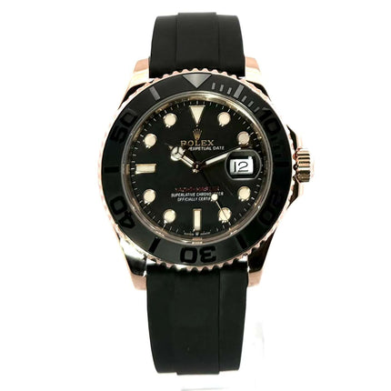 Rolex Yacht-Master 40 Everose-Gold 126655 mit Oyster Kautschukband und schwarzem Zifferblatt.