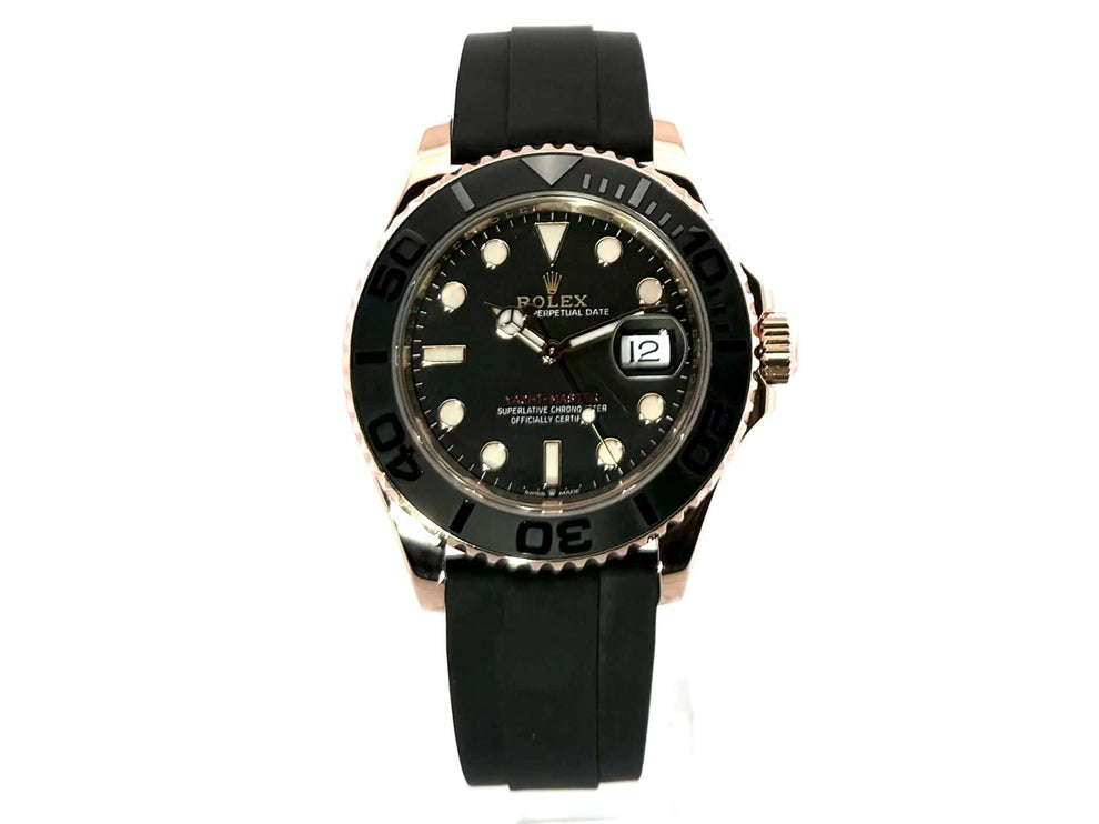 Rolex Yacht-Master 40 Everose-Gold 126655 mit Oyster Kautschukband und schwarzem Zifferblatt.