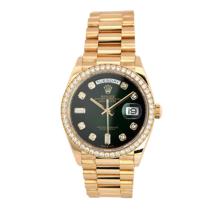 Rolex Day-Date 36 Gelbgold Ref. 128348RBR mit grünem Zifferblatt, Diamantlünette und Präsident Armband, 18 kt poliertes und satiniertes Gelbgold.