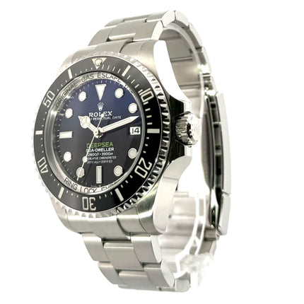 Rolex Sea-Dweller Deepsea 136660 D-Blue mit Edelstahlgehäuse und schwarzer Keramiklünette, blau/schwarzes Zifferblatt, Heliumventil, 44mm