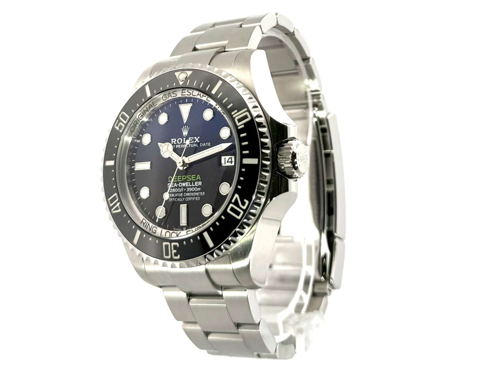 Rolex Sea-Dweller Deepsea 136660 D-Blue mit Edelstahlgehäuse und schwarzer Keramiklünette, blau/schwarzes Zifferblatt, Heliumventil, 44mm