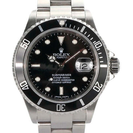 Luxuriöse Rolex Submariner Date 16610 Edelstahl Herrenarmbanduhr mit schwarzem Zifferblatt und drehbarer Lünette, 40 mm Gehäuse.