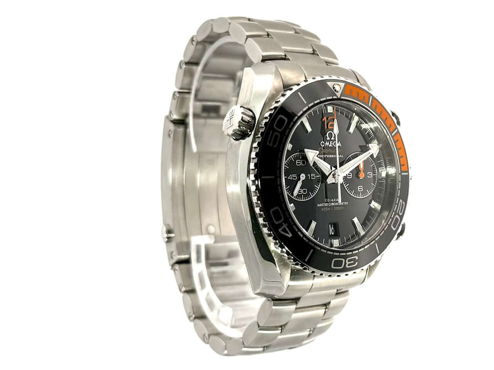 Omega Seamaster Planet Ocean 600M Chronograph 215.30.46.51.01.002, poliertes Edelstahlgehäuse, schwarze Keramiklünette mit orangefarbenem Kautschuk.