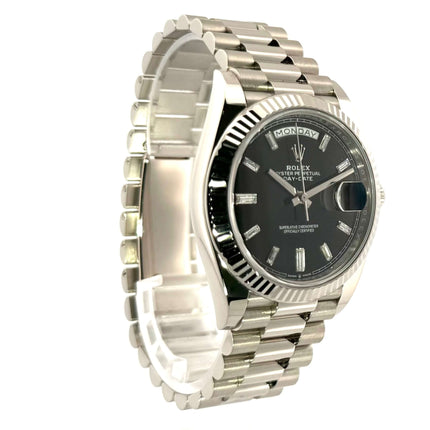 Rolex Day-Date 40 Weißgold 228239 Schwarz Diamant aus 2021 mit 18 kt Weißgold Gehäuse, Präsident Armband und schwarzem Diamantzifferblatt.