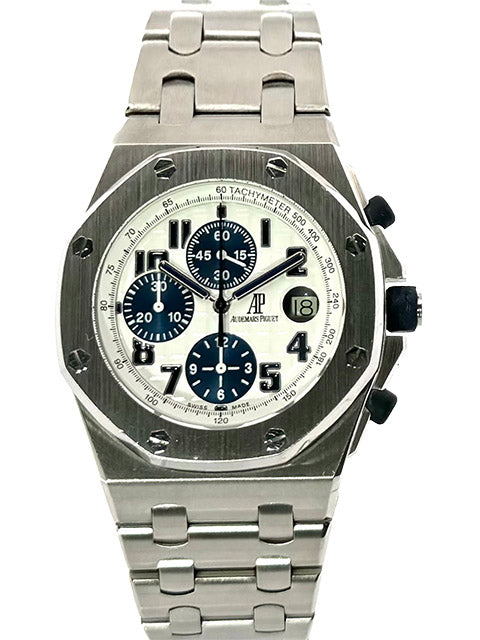 Audemars Piguet Royal Oak Offshore 26020ST.OO.D020IN.01.A Herrenarmbanduhr aus poliertem Edelstahl mit weißem Zifferblatt und blauen Ziffern