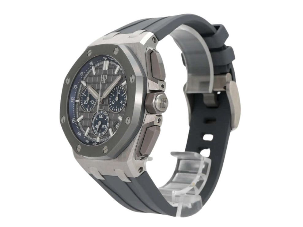 Audemars Piguet Royal Oak Offshore Chronograph 26420IO mit grauem Kautschukband und Titan-Gehäuse.