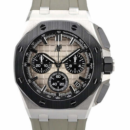 Audemars Piguet Royal Oak Offshore Chronograph mit schwarzer Lünette und grauem Kautschukband, braunem Zifferblatt.