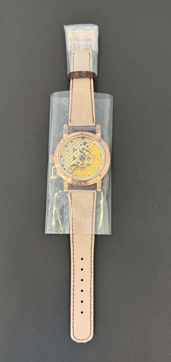 A. Lange & Söhne Lange 1 Daymatic Rotgold 320.032, Automatik Uhrwerk, 18 kt Rotgold Gehäuse, braunes Alligatorlederarmband.