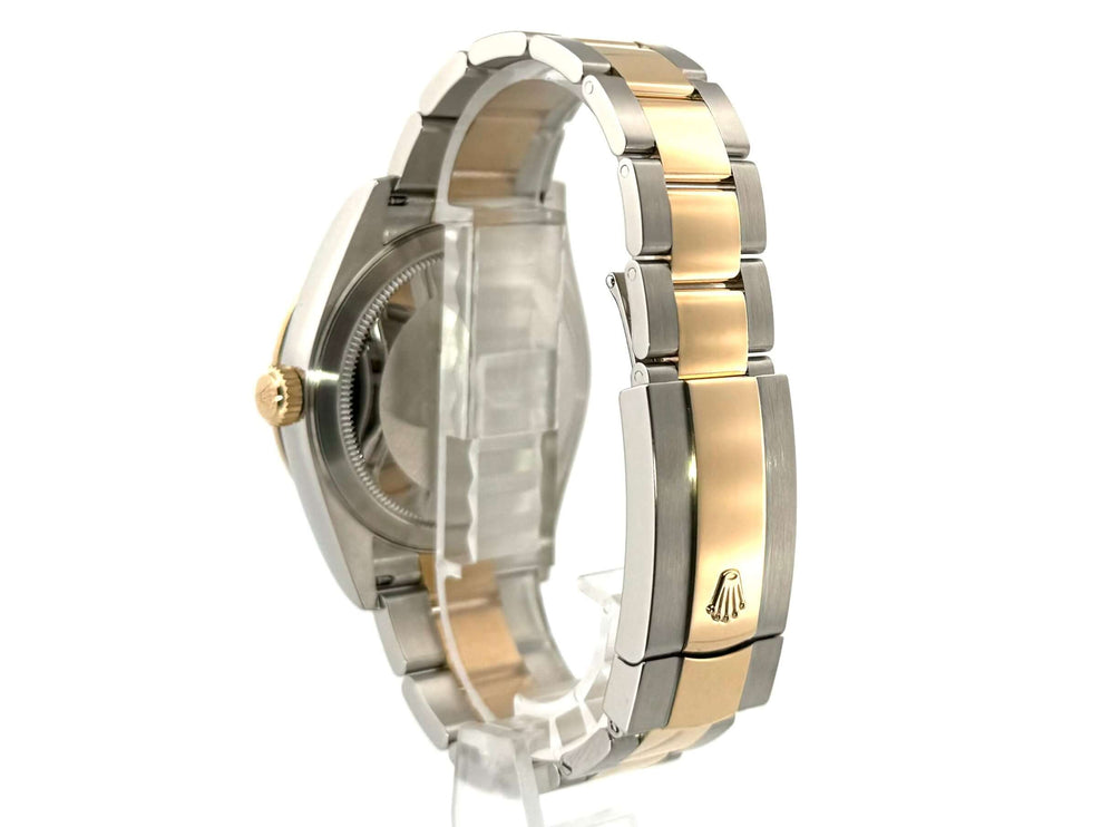 Rückansicht der Rolex Sky-Dweller Edelstahl-Gelbgold 326933 mit Oyster-Armband und Oysterclasp.