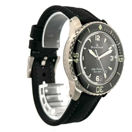 Blancpain Fifty Fathoms 45 Ref. 5015-12B30-B52A, Titan Gehäuse und schwarze Segeltuch Armband, Automatik Uhrwerk Kaliber Blancpain 1315.