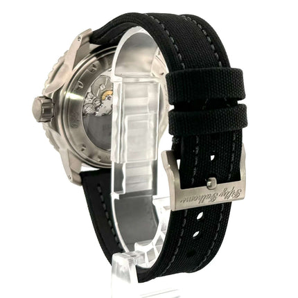 Rückansicht der Blancpain Fifty Fathoms 45 Ref. 5015-12B30-B52A mit schwarzem Segeltuch Armband und sichtbarem Uhrwerk