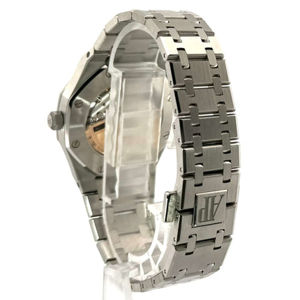 Rückansicht der Audemars Piguet Royal Oak Automatik 77451ST.ZZ.1361ST.04 mit Edelstahlband und Faltschließe.