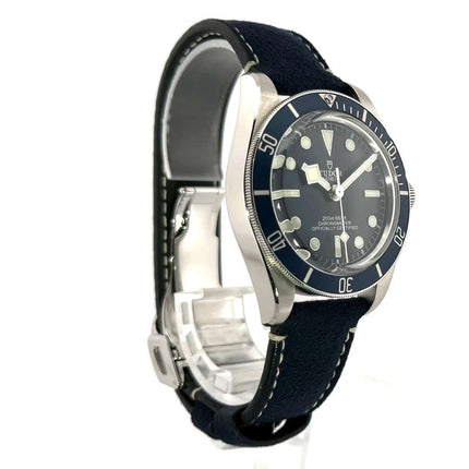 Tudor Heritage Black Bay Fifty-Eight Blue Ref. 79030B-0002 Edelstahl Gehäuse, blaue Lünette, blaues Textilband, Automatikwerk, 39 mm Gehäusedurchmesser.