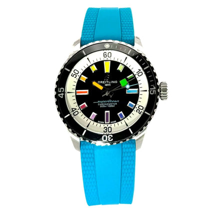 Breitling Superocean III Automatic 42 Rainbow A17375211B2S1 mit türkisfarbenem Kautschukband und schwarzem Zifferblatt