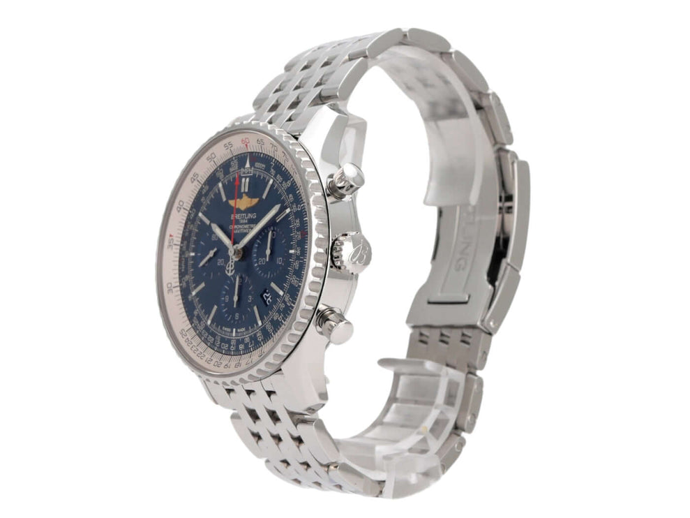 Breitling Navitimer 01 46 mm AB012721.C889.443A mit poliertem Edelstahlarmband und blauem Zifferblatt.