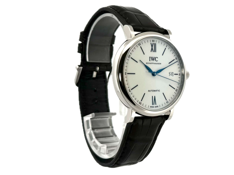 IWC Portofino Automatik Edition 150 Years IW356519, Edelstahlgehäuse, silbernes Zifferblatt, schwarzes Lederarmband, blaue Zeiger.