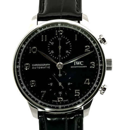 IWC Portugieser Chronograph IW371609 mit schwarzem Zifferblatt und Alligatorlederband, Edelstahluhr mit Automatikuhrwerk.