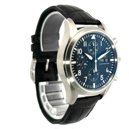 IWC Fliegeruhr Chronograph IW371701, Edelstahl Gehäuse, schwarzes Lederband, schwarzes Zifferblatt, Datums- und Wochentagsanzeige.