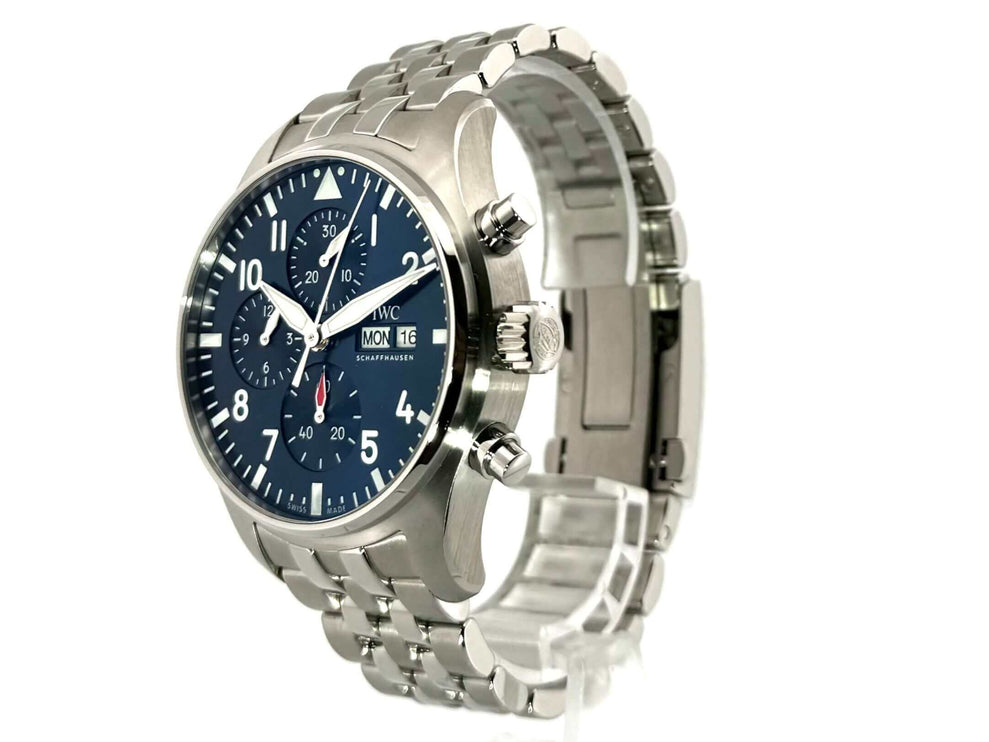 IWC Pilot's Watch Chronograph IW378004 mit blauem Zifferblatt und Edelstahlarmband, poliert und satiniert, 43 mm Durchmesser.