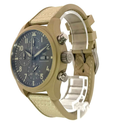 IWC Pilots Watch Chronograph 41 Top Gun Mojave Desert IW389402 mit braunem Zifferblatt und beigem Kautschukband.