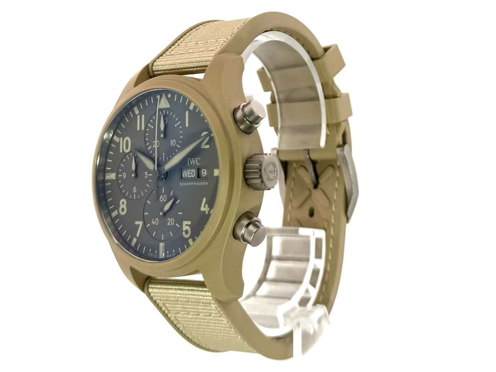 IWC Pilots Watch Chronograph 41 Top Gun Mojave Desert IW389402 mit braunem Zifferblatt und beigem Kautschukband.