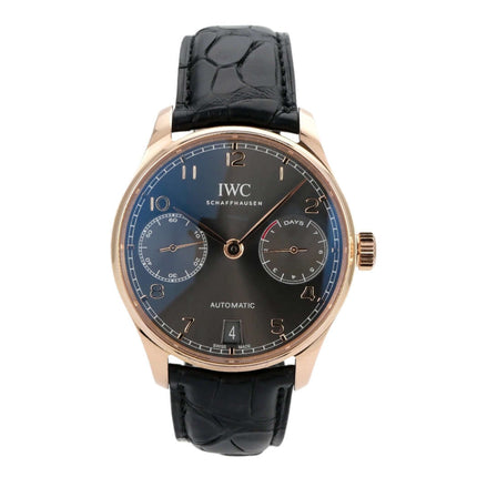 IWC Portugieser Automatic 7 Tage Rotgold IW500702 mit schwarzem Lederarmband und grauem Zifferblatt.