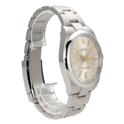 Rolex Oyster Perpetual 41 Ref. 124300 mit silbernem Zifferblatt und poliertem Edelstahlgehäuse.