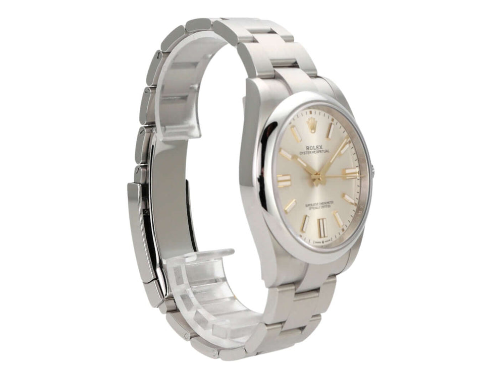 Rolex Oyster Perpetual 41 Ref. 124300 mit silbernem Zifferblatt und poliertem Edelstahlgehäuse.