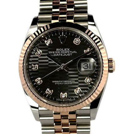 Rolex Datejust 36 Oystersteel Everose-Gold Ref. 126231, graues Zifferblatt mit Riffelmuster und Diamanten, Jubile-Armband aus Edelstahl/18 kt Everose-Gold.